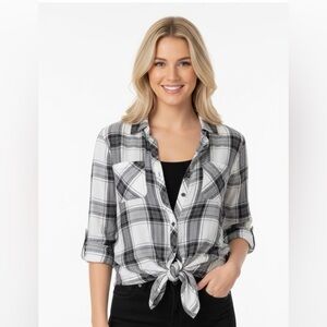 Hester & Orchard black & white plaid top size large